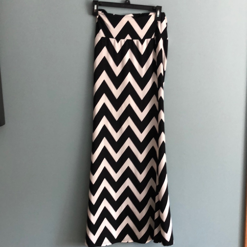 Womens Coconut Black and White Skirt